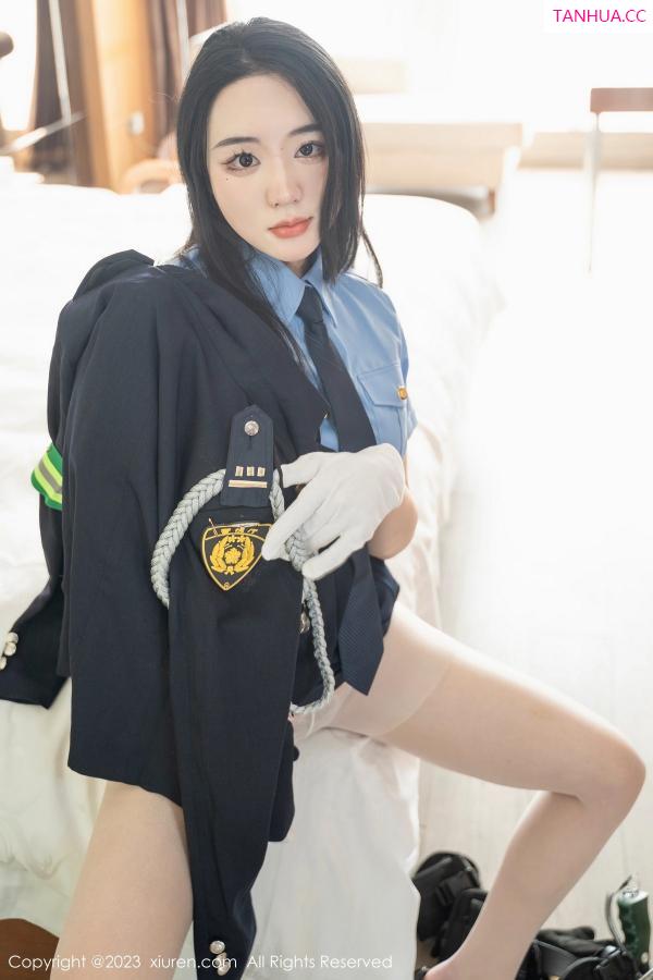   [XiuRen]高清写真图 2023.03.30 No.6497 汐汐爱吃草莓 制服美臀第37张图片